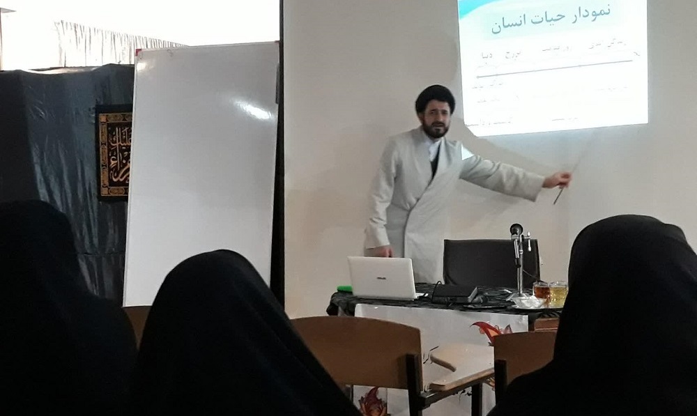 حضور حجت الاسلام سيد روح الله موسوي دكتراي مهدويت و مبلغ فعال كشوري