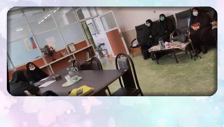 جلسه كانون دانش آموختگان با حضور مدير محترم مدرسه و اعضاي هيئت مديره كانون ره پویان کوثر